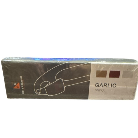 Kitessensu Garlic Press Silvertone NEW IN BOX - Picture 2 of 4